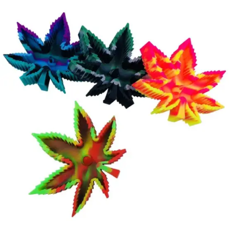 Premium Silicone Ashtray with Poker Leaf Smoking Accessory