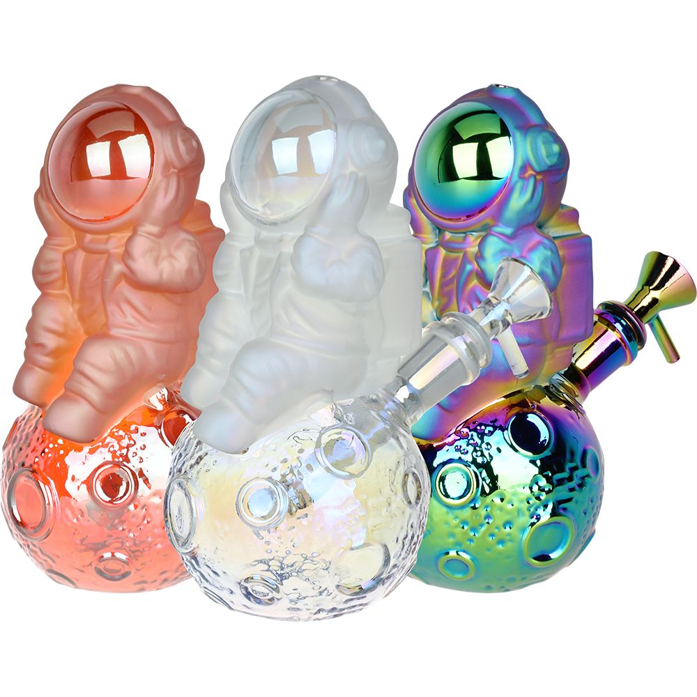 Space Man On The Moon Glass Water Pipe – 6.75″ / 14mm F