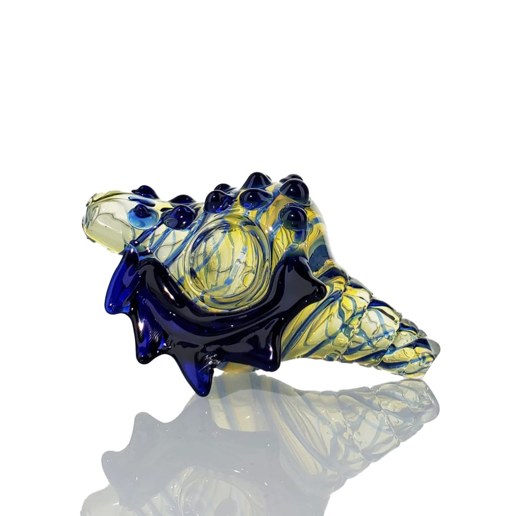 Conch Shell Pipe Maroon Borosilicate Glass for a Breezy Beach Vibe