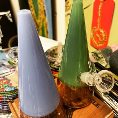 Ripkitty 7” 2 Toned Cone Showerhead Style Water Pipe Bong
